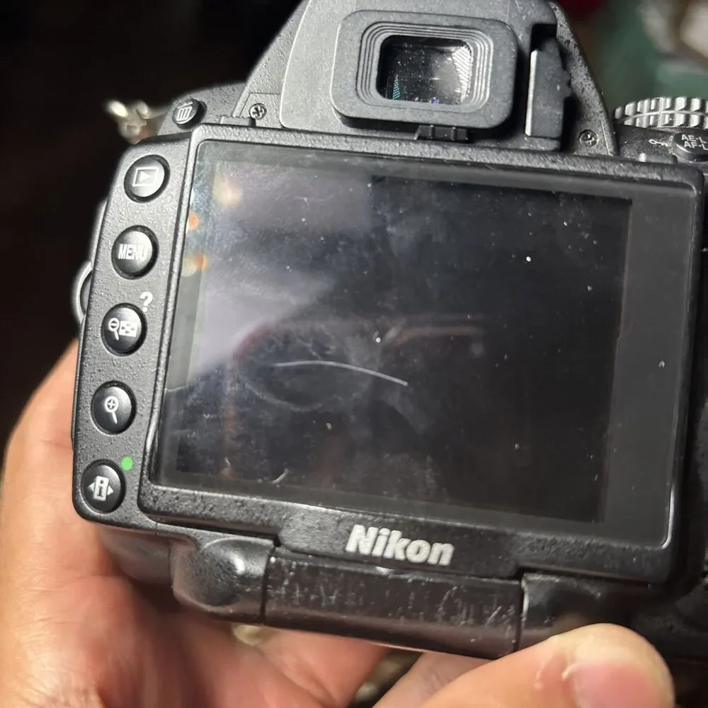 Nikon D5000 DSLR Camera 12.3 MP AF-S 18-55mm VR Lens Tested & Working 16GB Card